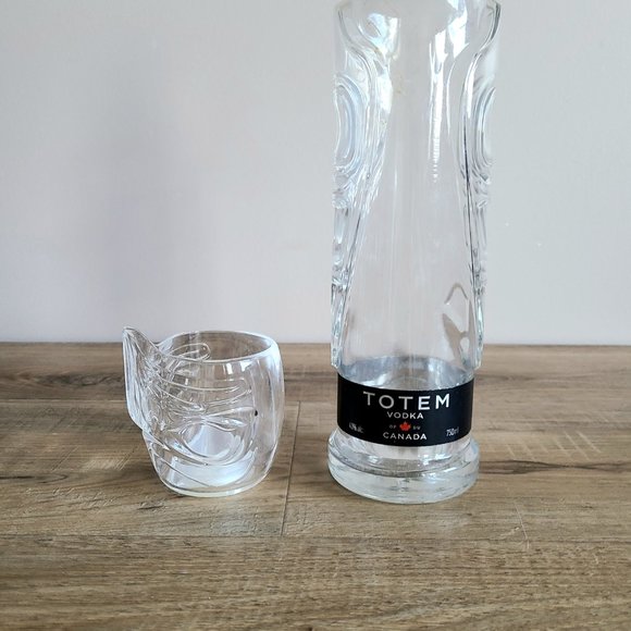 Totem vodka Canada empty collectible bottle with cup. - Picture 6 of 9